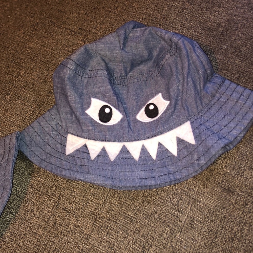 Bucket hat